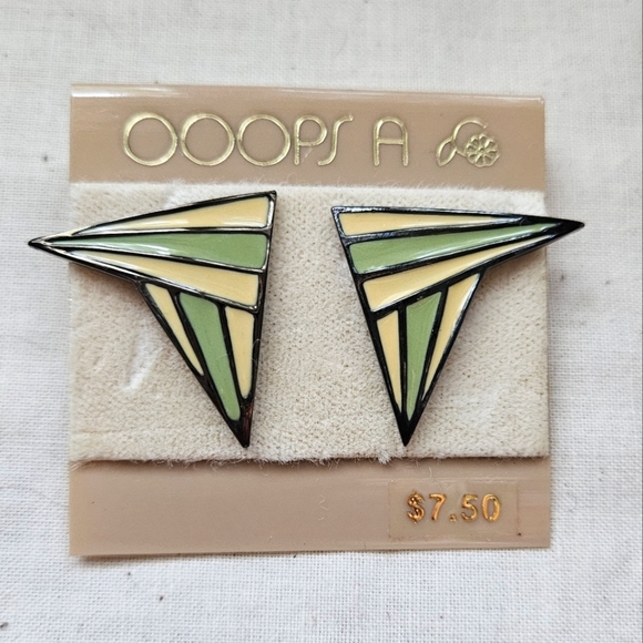 VTG Oopsa Daisy 80s 90s enamel earrings for pierced ears - Picture 1 of 3